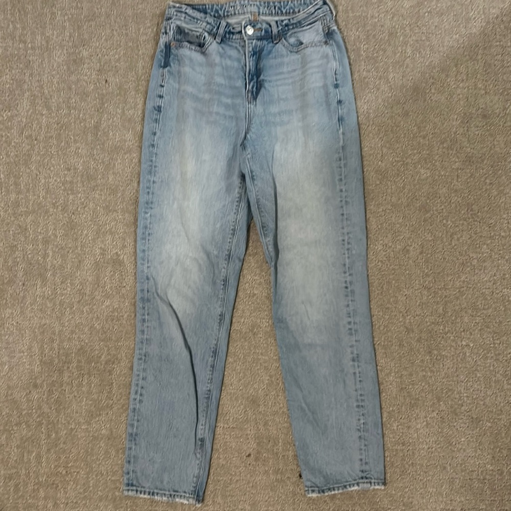 American Eagle Light Wash Mom Jean Tall